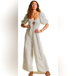 NWT BILLABONG + Sincerely Jules
Shout It Up Linen Blend Jumpsuit